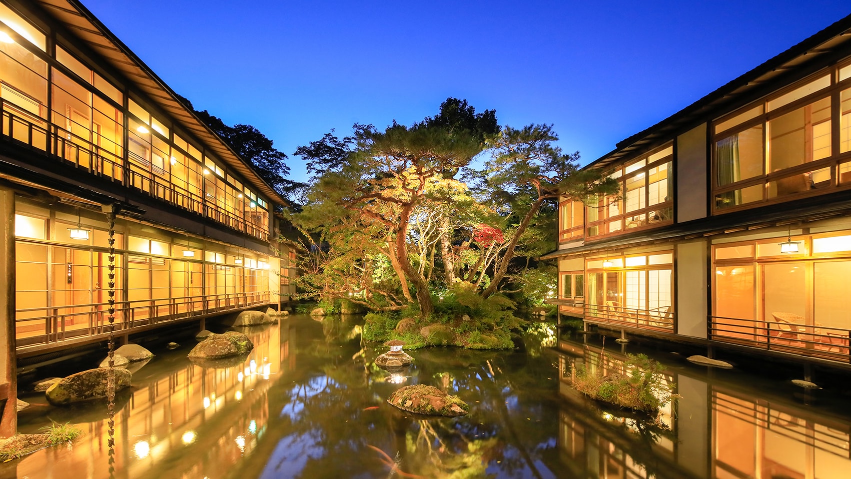 [池庭] 花池夜景