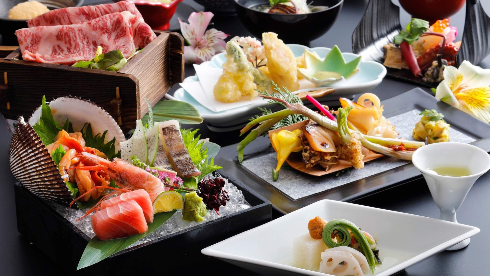 [Example of Moegi Kaiseki Course] This is Tsuraya's standard kaiseki course, where you can fully enjoy the bounty of the mountains and sea of Sanin!