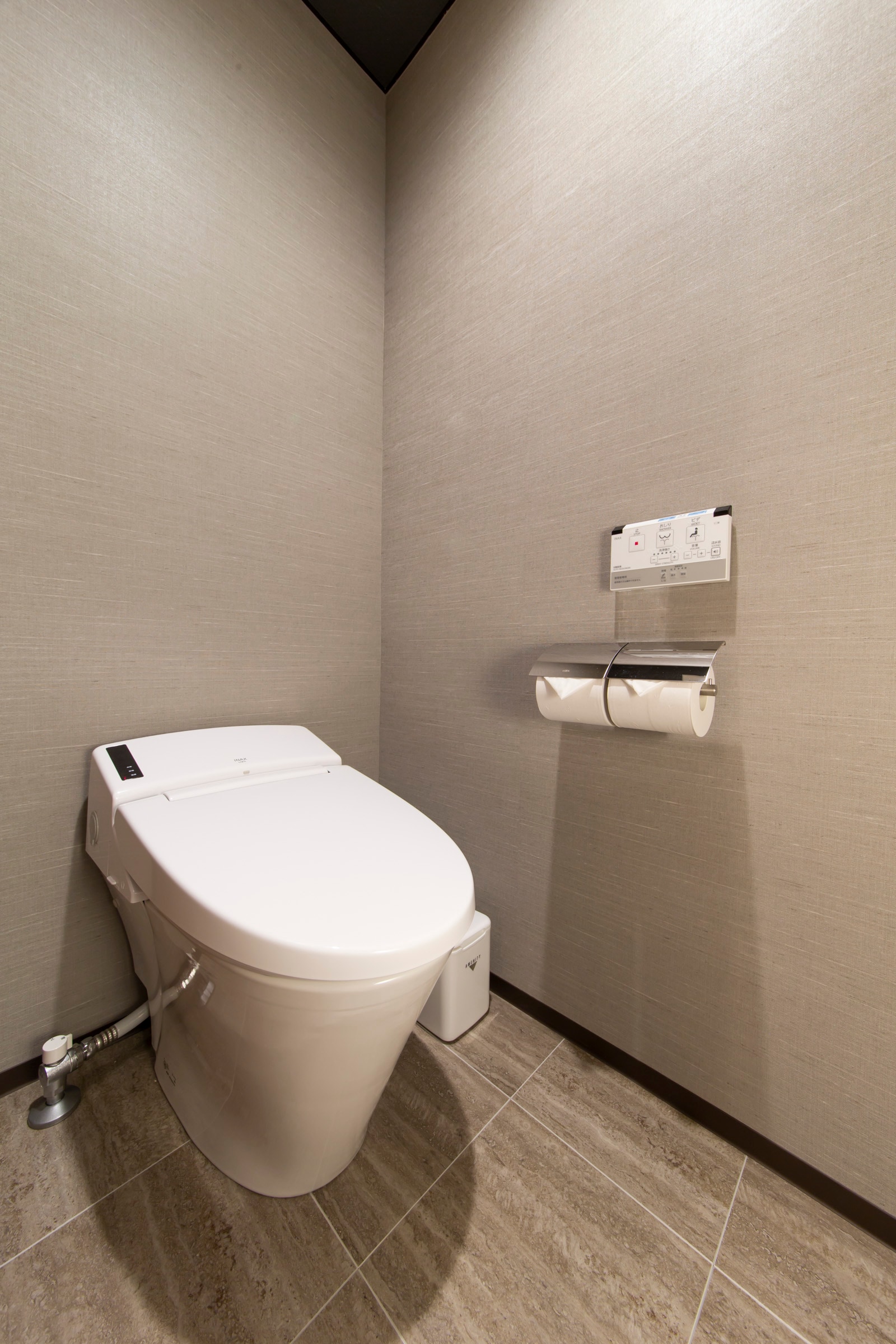 Guest room toilet * Twin room only