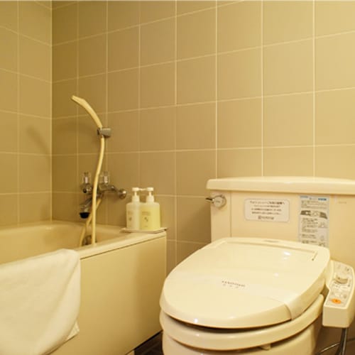 An example of a unit bath in a deluxe twin room