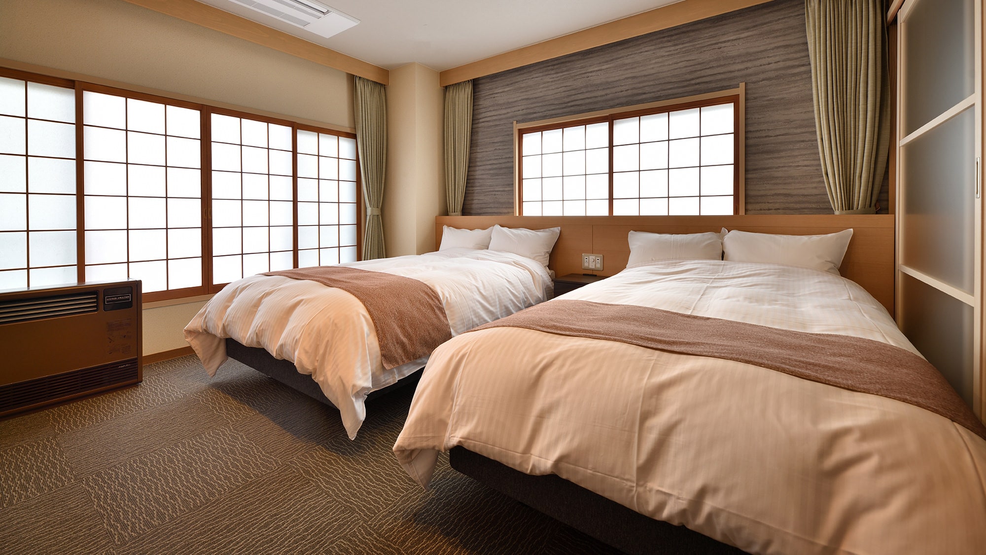 Free-flowing hot spring water [Japanese-Western style suite with hot spring] Kasetsu