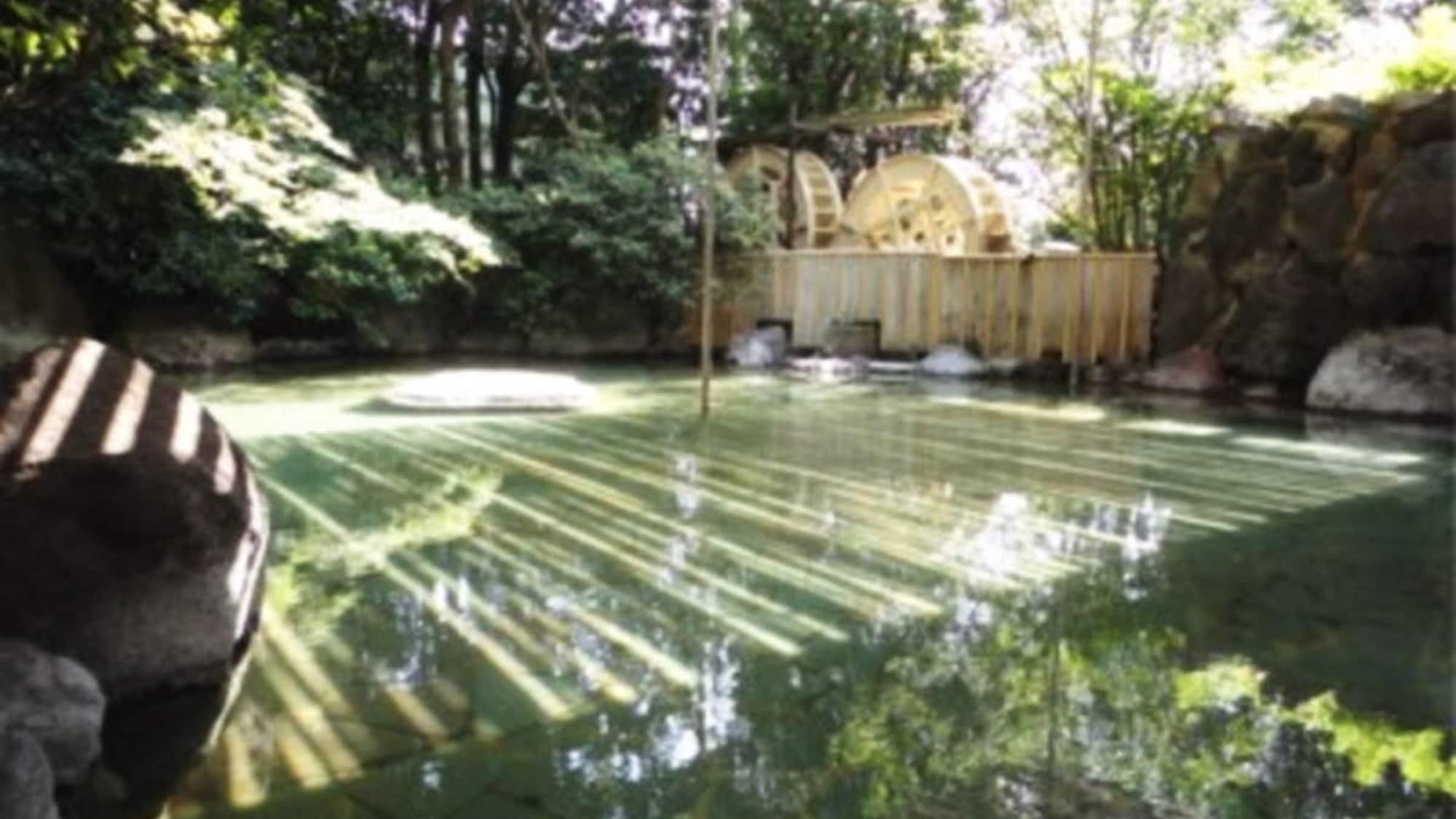 Double waterwheel large open-air bath / Full of rustic charm, you can enjoy a blissful time as you become one with nature.