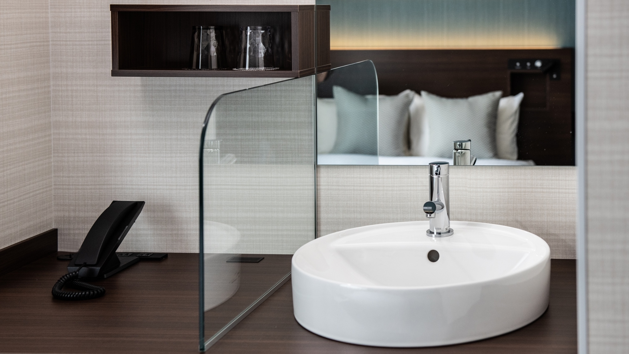Guest room basin (washbasin)