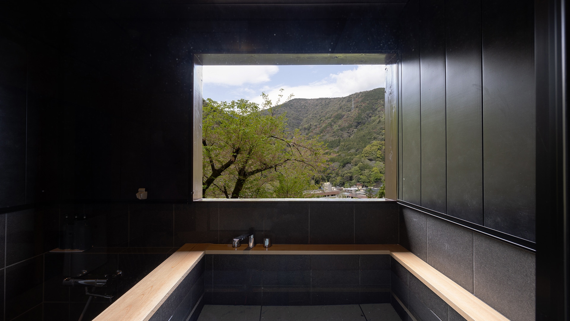 Japanese-style room with an open-air bath with natural hot spring water