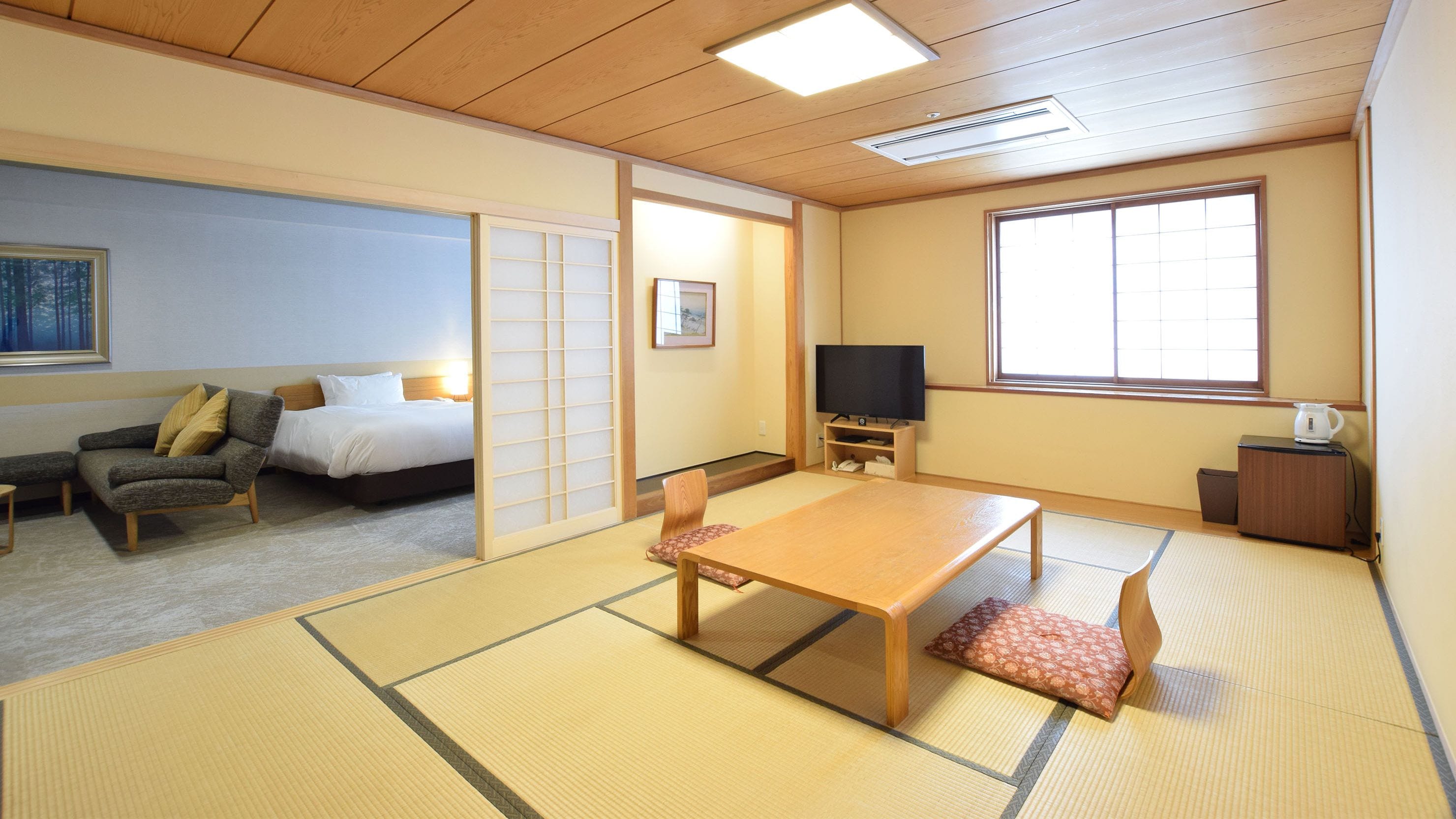 【標準間】西翼/通用房/內部設計方便輪椅通行，階梯極少。