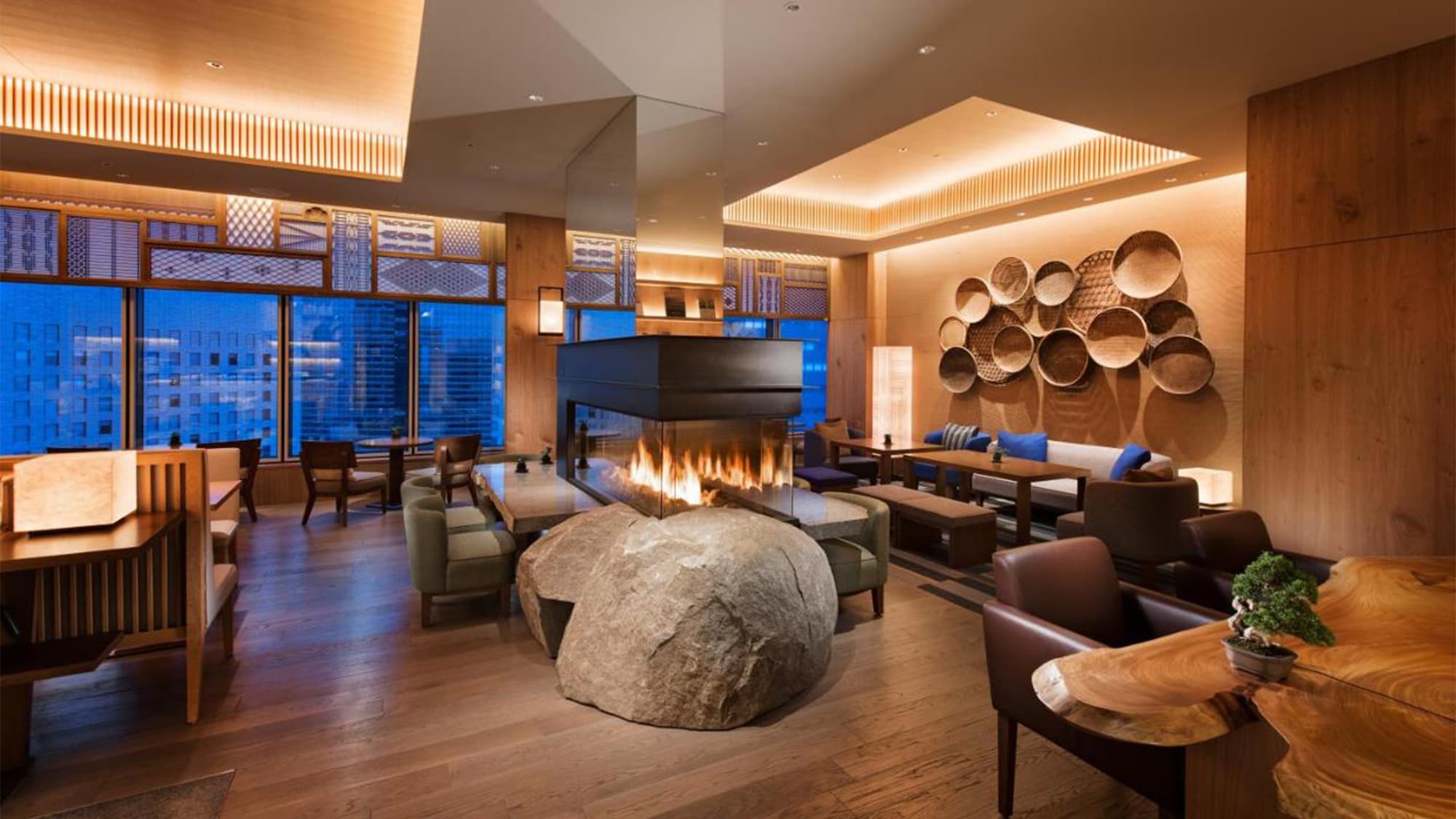 [Executive Lounge]