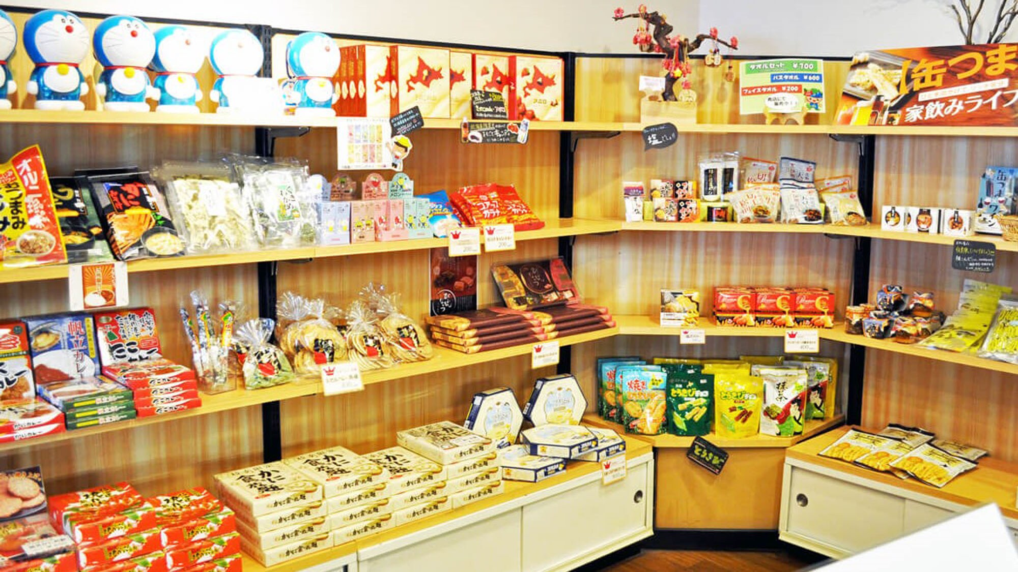[商店] 我們也有自己的海鮮及加工產品。