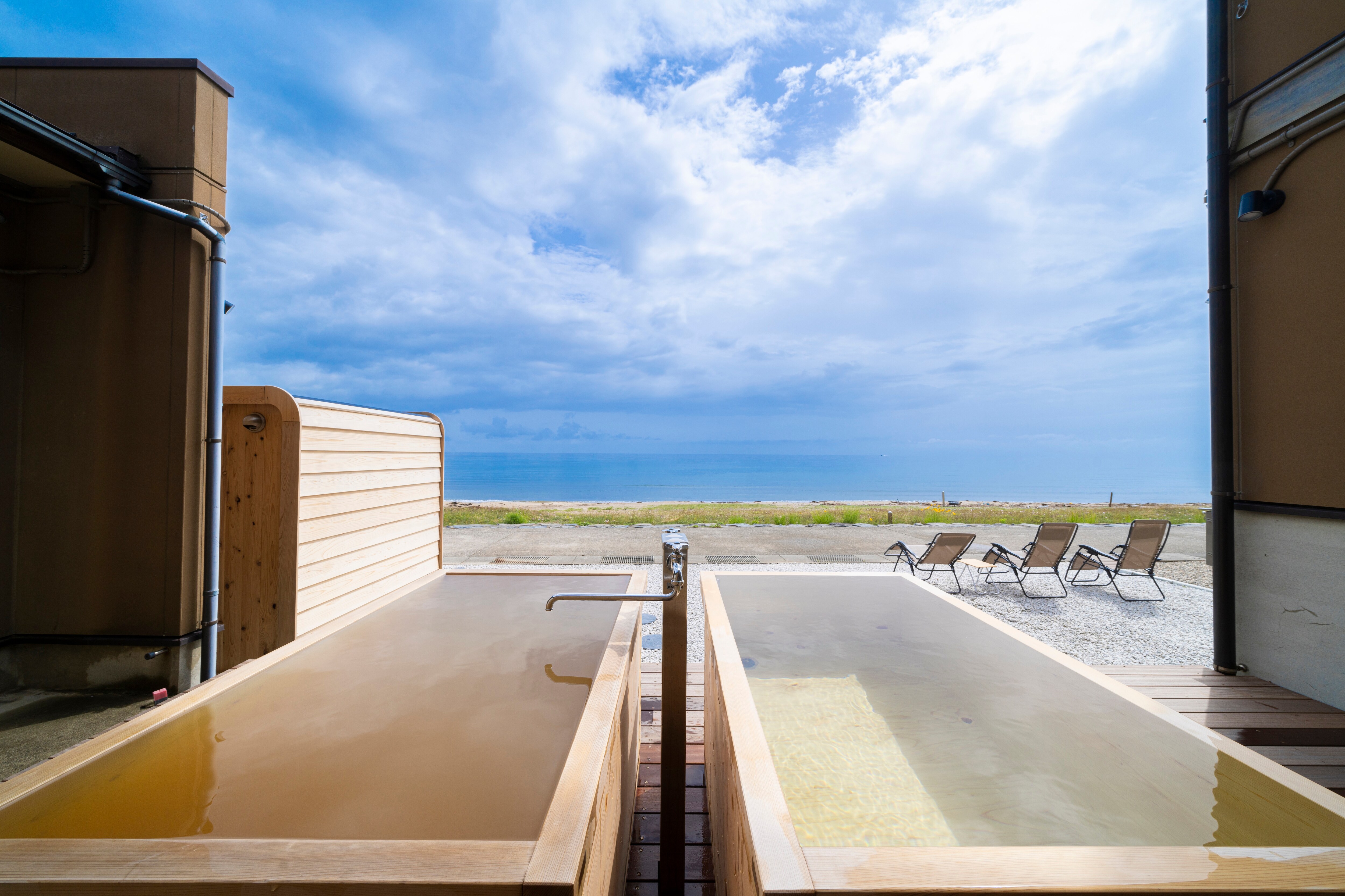 Cold bath and the sea