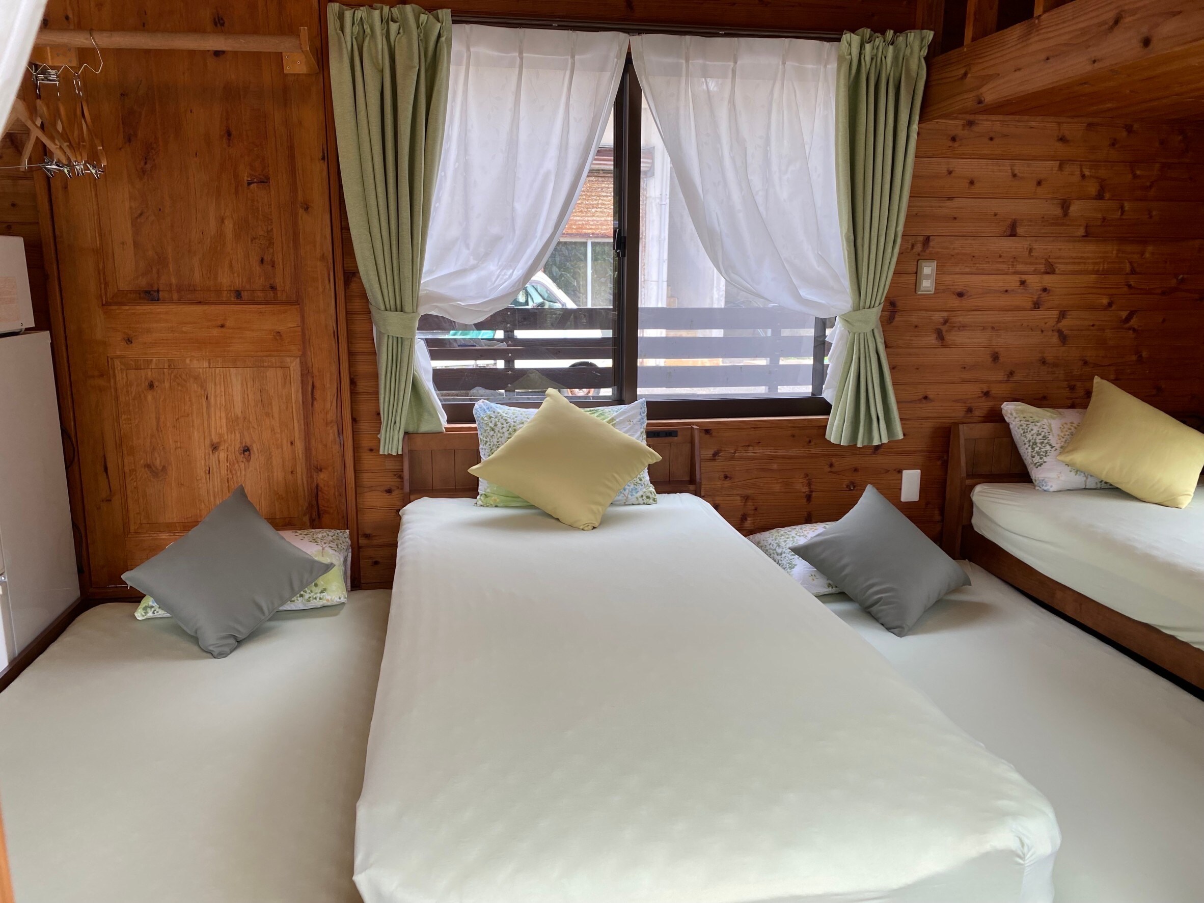 Toto Lodge Bed Alternating