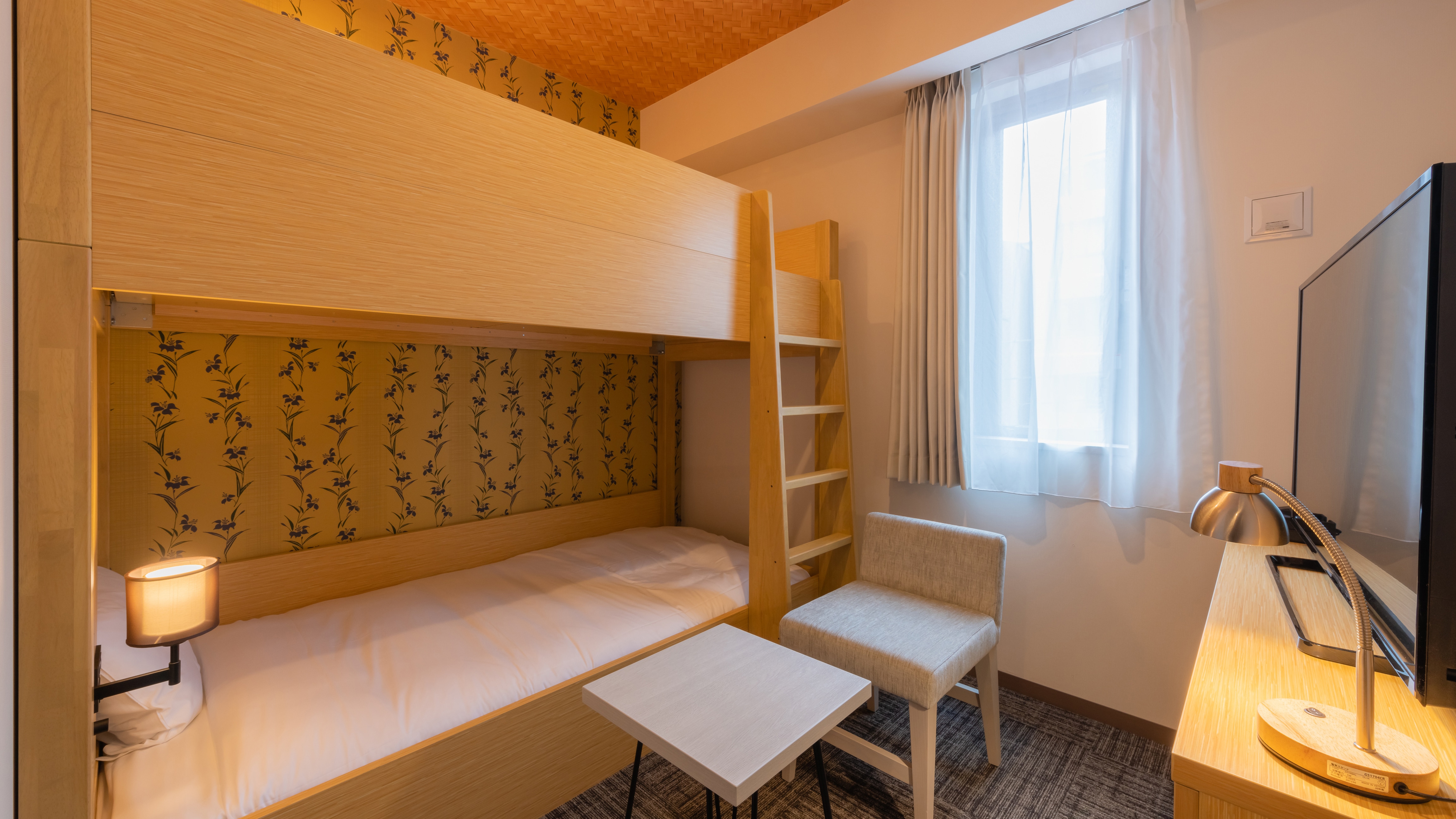 Bank Twin (bunk bed room that can accommodate up to 2 people)