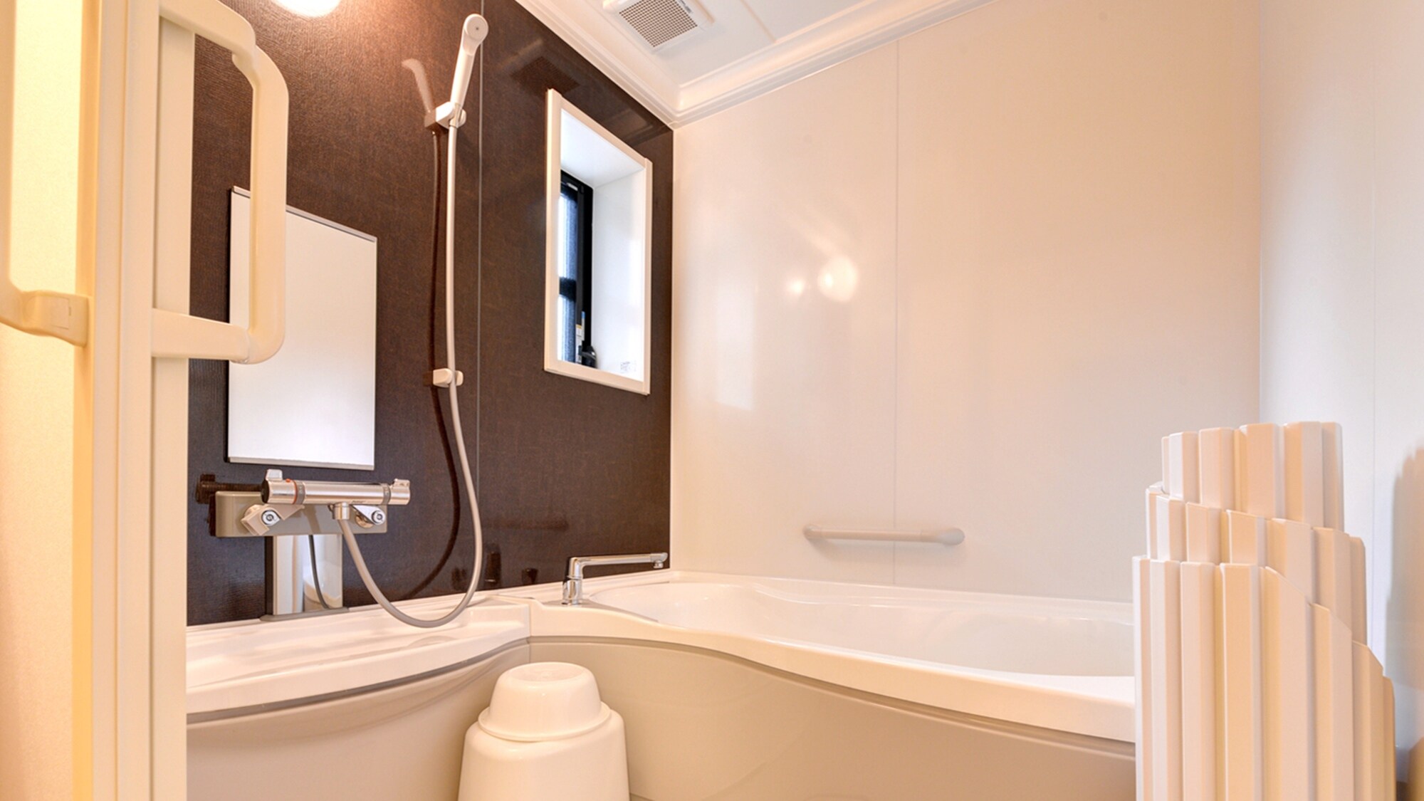 [Japanese-style room] Bathroom