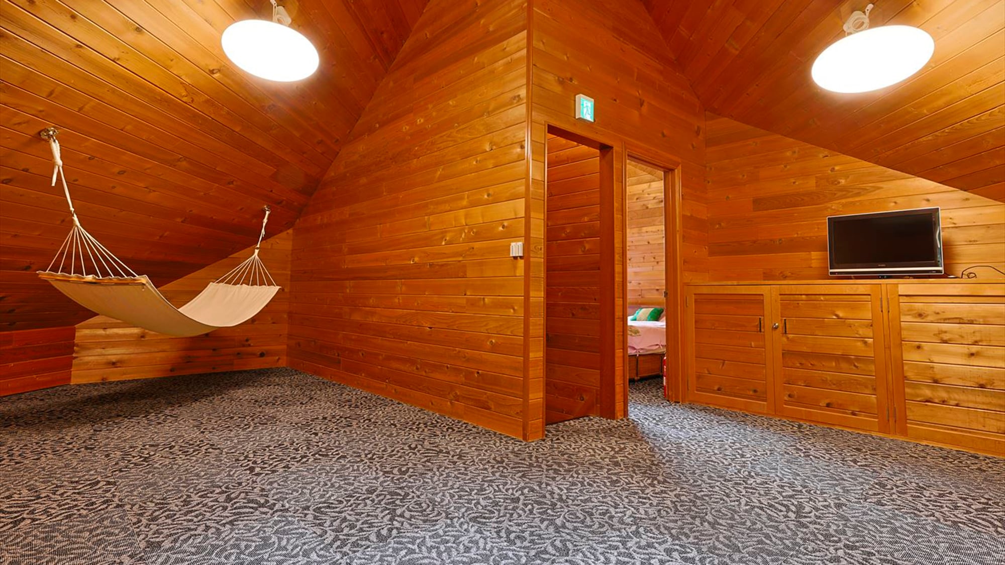 【附桑拿】小屋｜3R+閣樓，半露天浴池