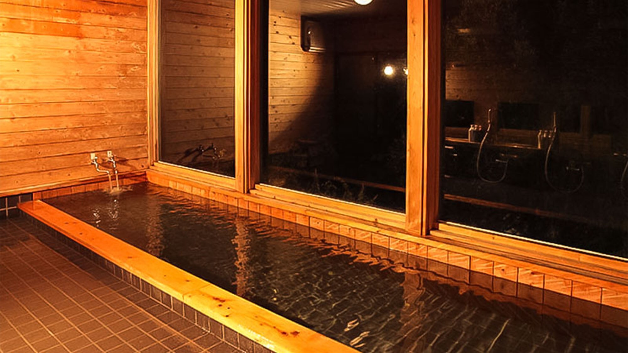 ・Large public bath: Stretch out your legs and relax in the large bath