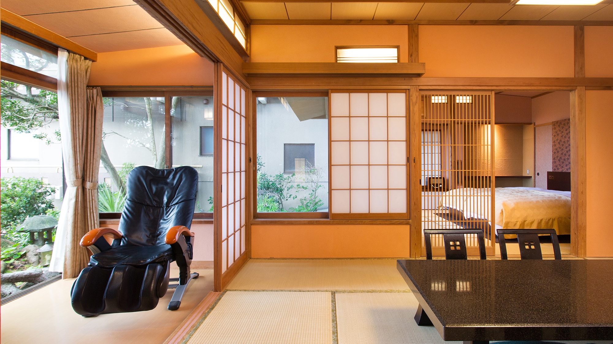 Separate Japanese and Western room