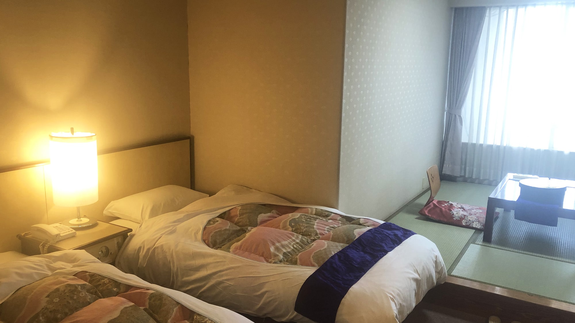 Japanese-style room 4.5 tatami mats + twin bed