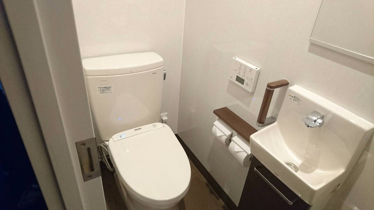 Annex toilet / toilet single room toilet