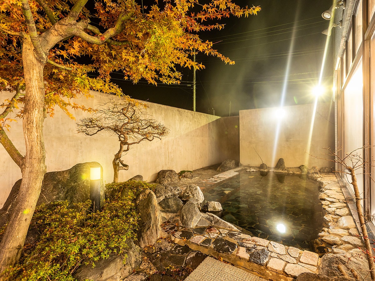 Open-air bath men's night