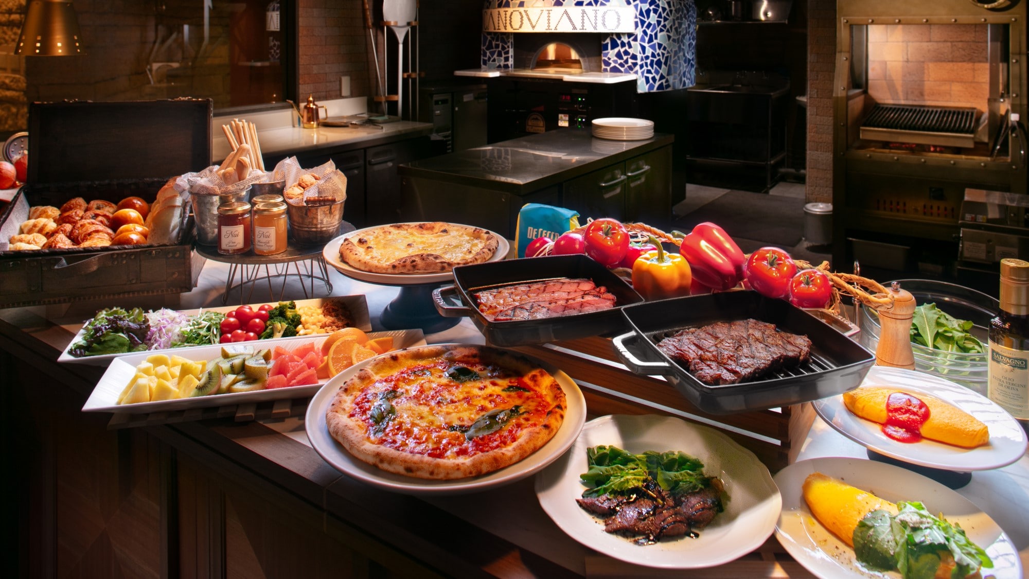 [Gambar sarapan] Kami menawarkan prasmanan sarapan yang bervariasi dengan pilihan hidangan Barat, Italia, dan Jepang.