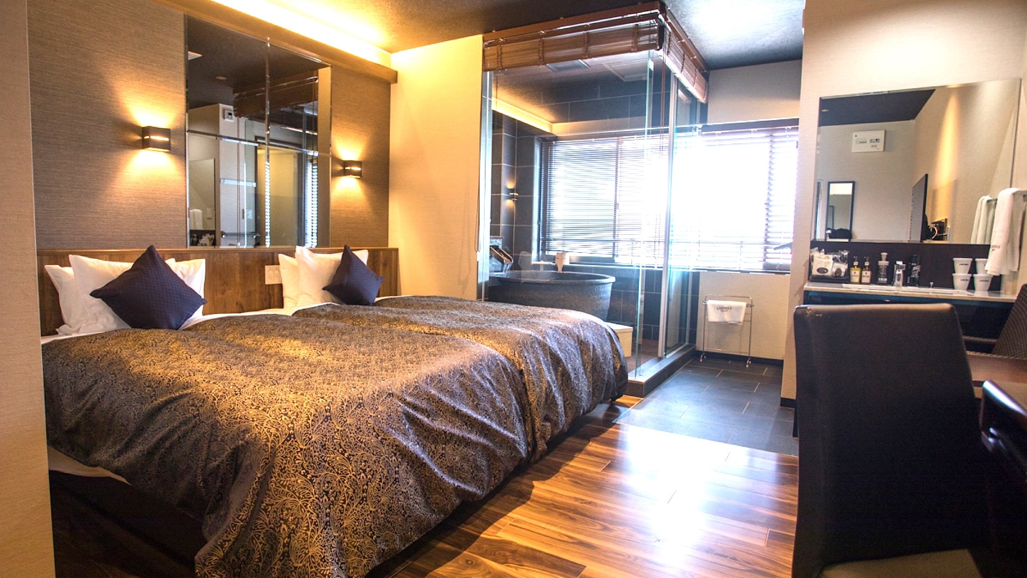 [Modern Japanese-Western room] 20㎡ Shigaraki ware open-air bath