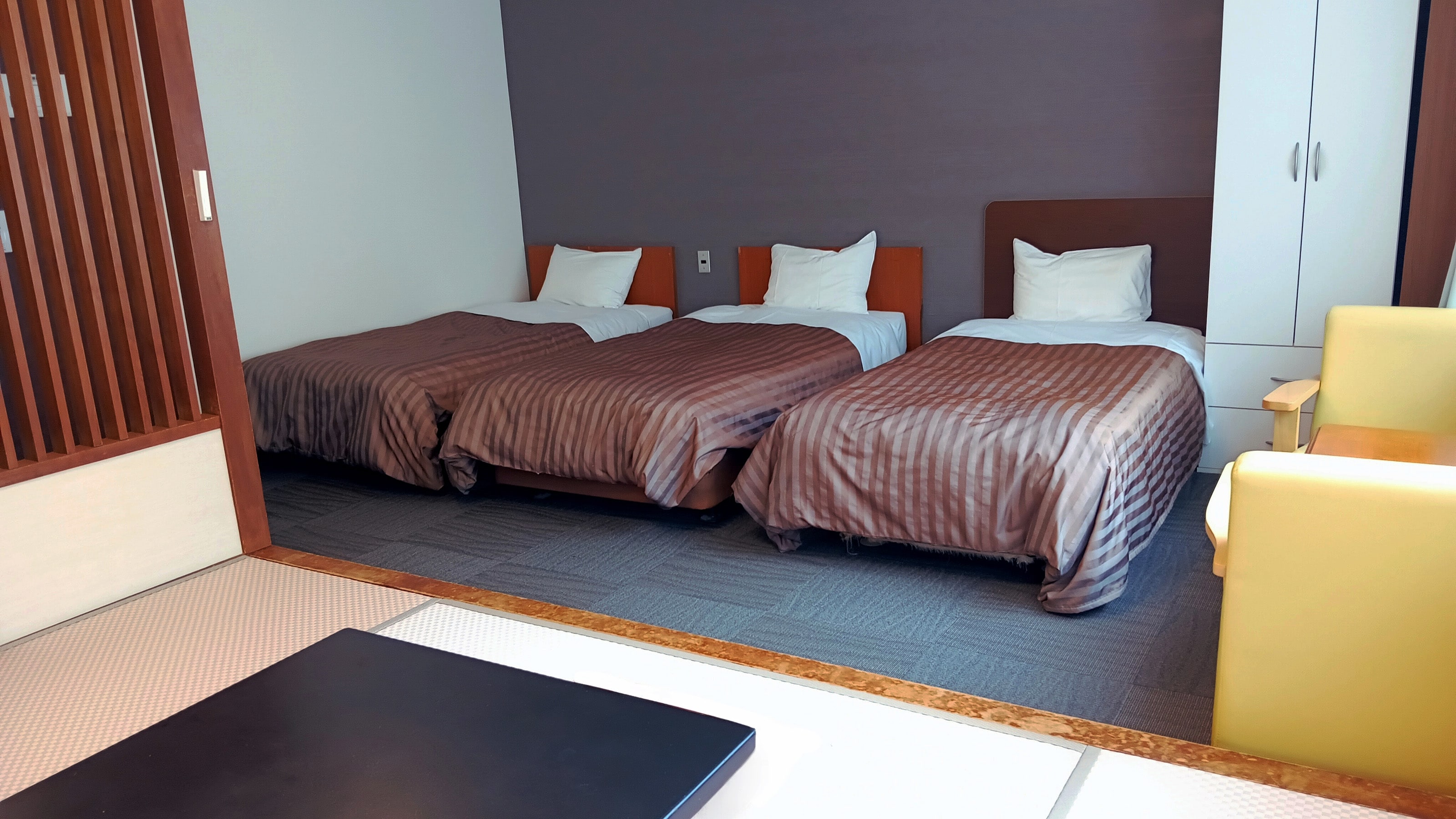 [West Wing] Japanese-Western room (triple + 6 tatami mats) (no view)