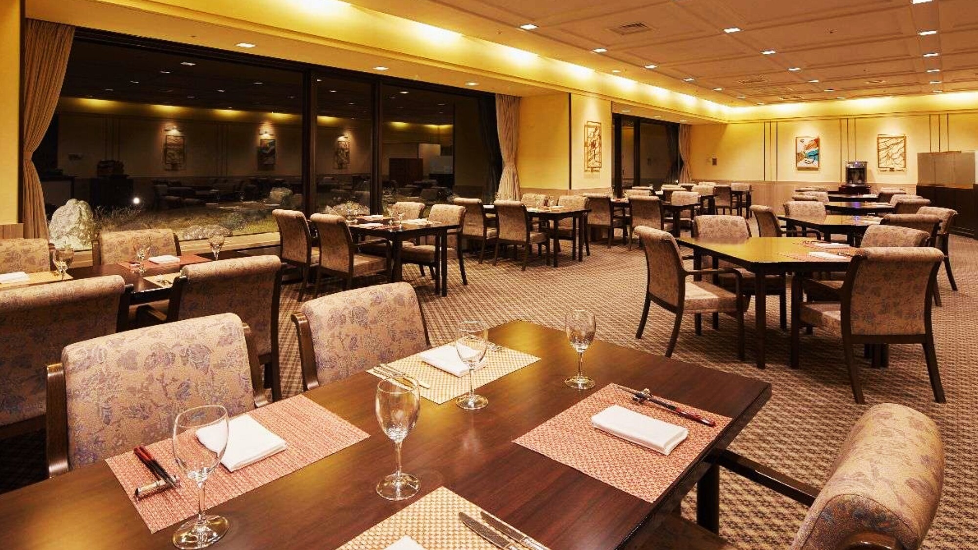 ☆ [Course Restaurant] Swasant: Enjoy a variety of meals including course meals, Japanese cuisine, and Western cuisine.
