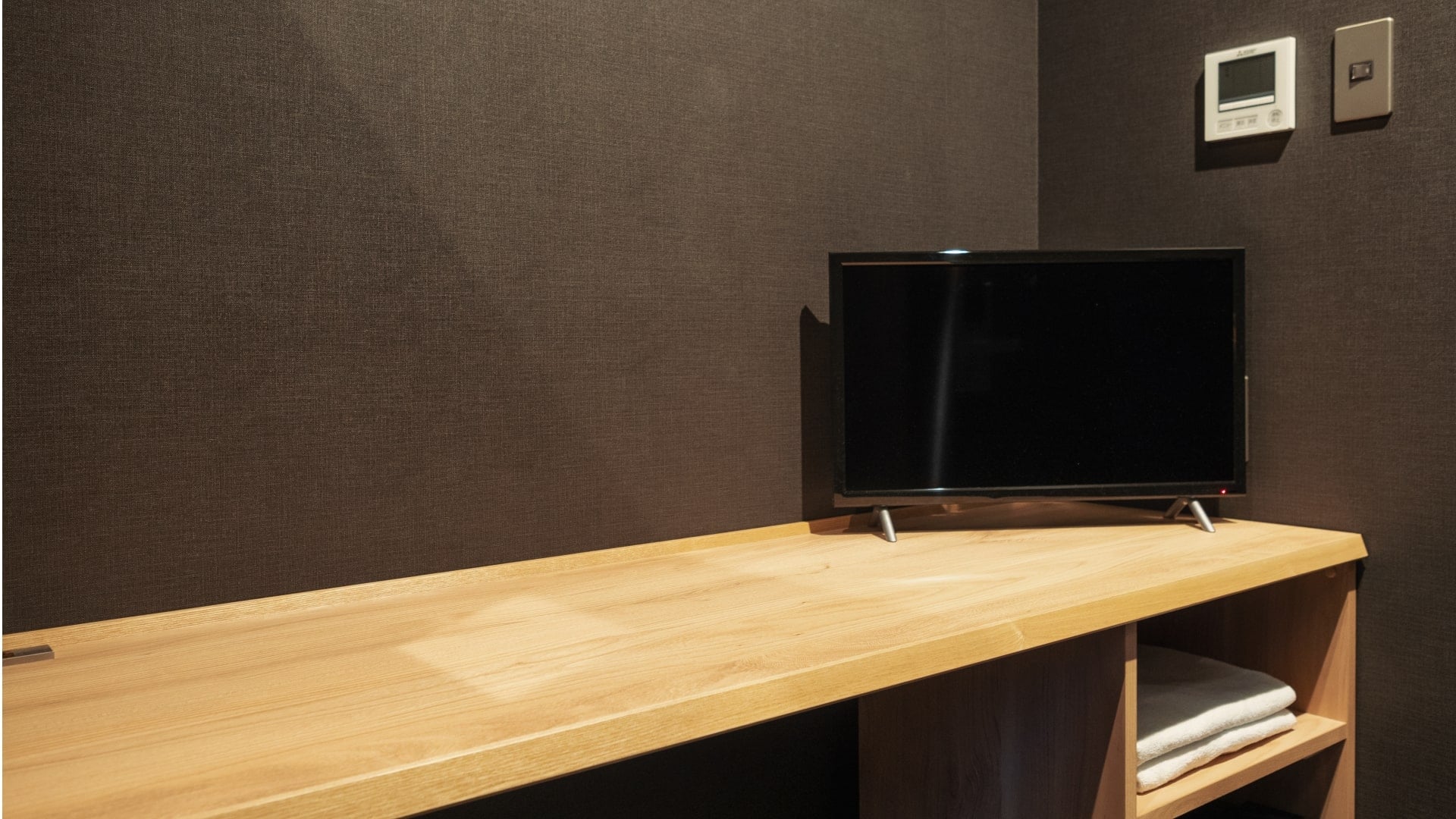 Wi-Fi and power outlets available, perfect for business trips