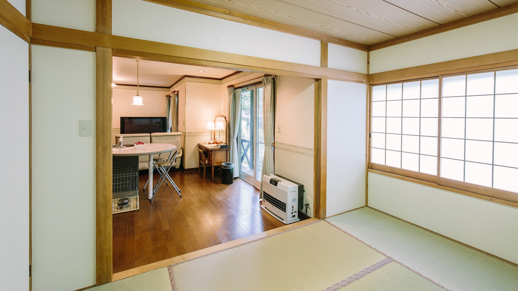 All rooms are over 40㎡. An example of a clean and spacious room. There is also a Japanese-style room, which is popular with children ♪