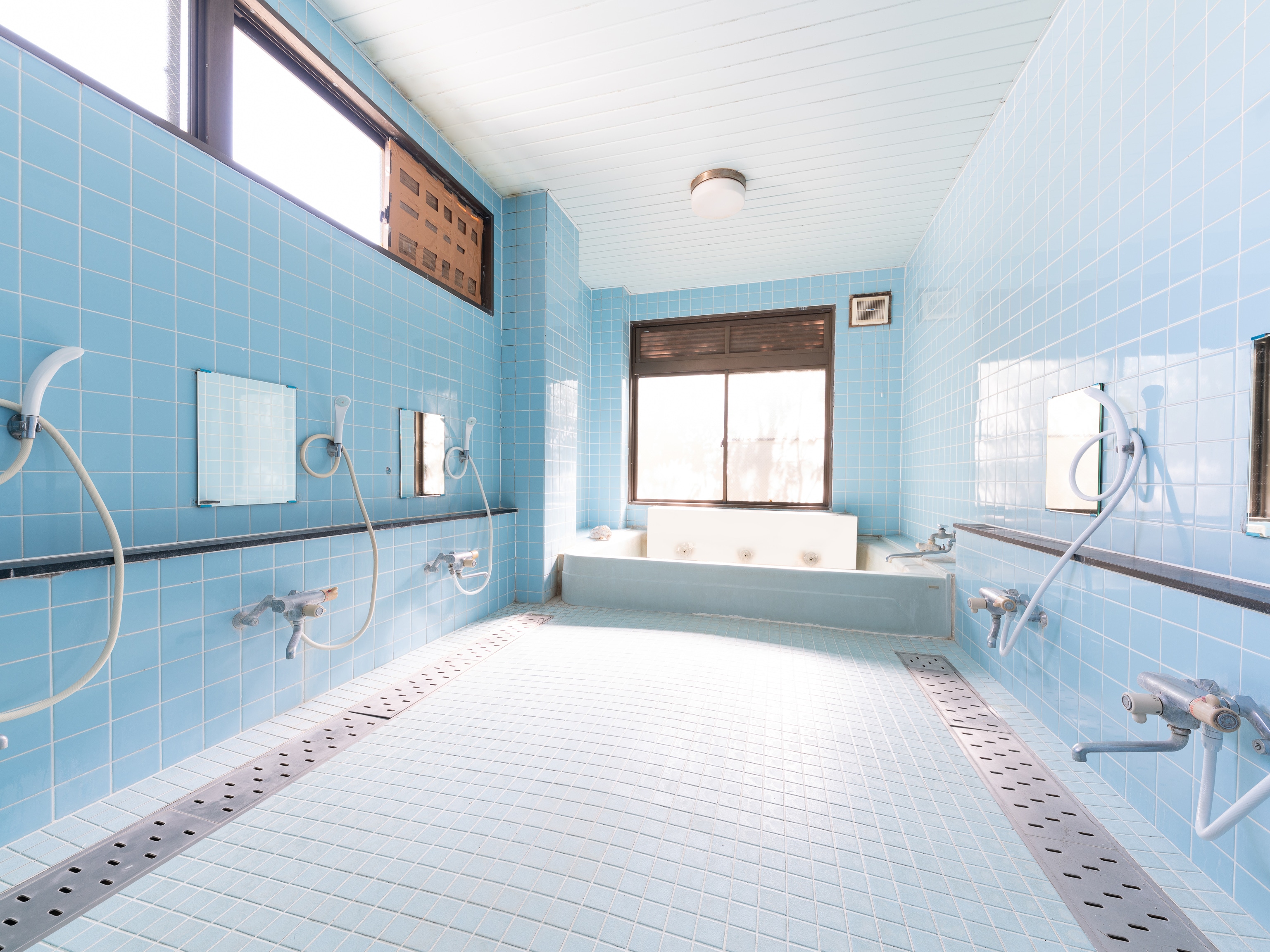 Shared bath and toilet 8