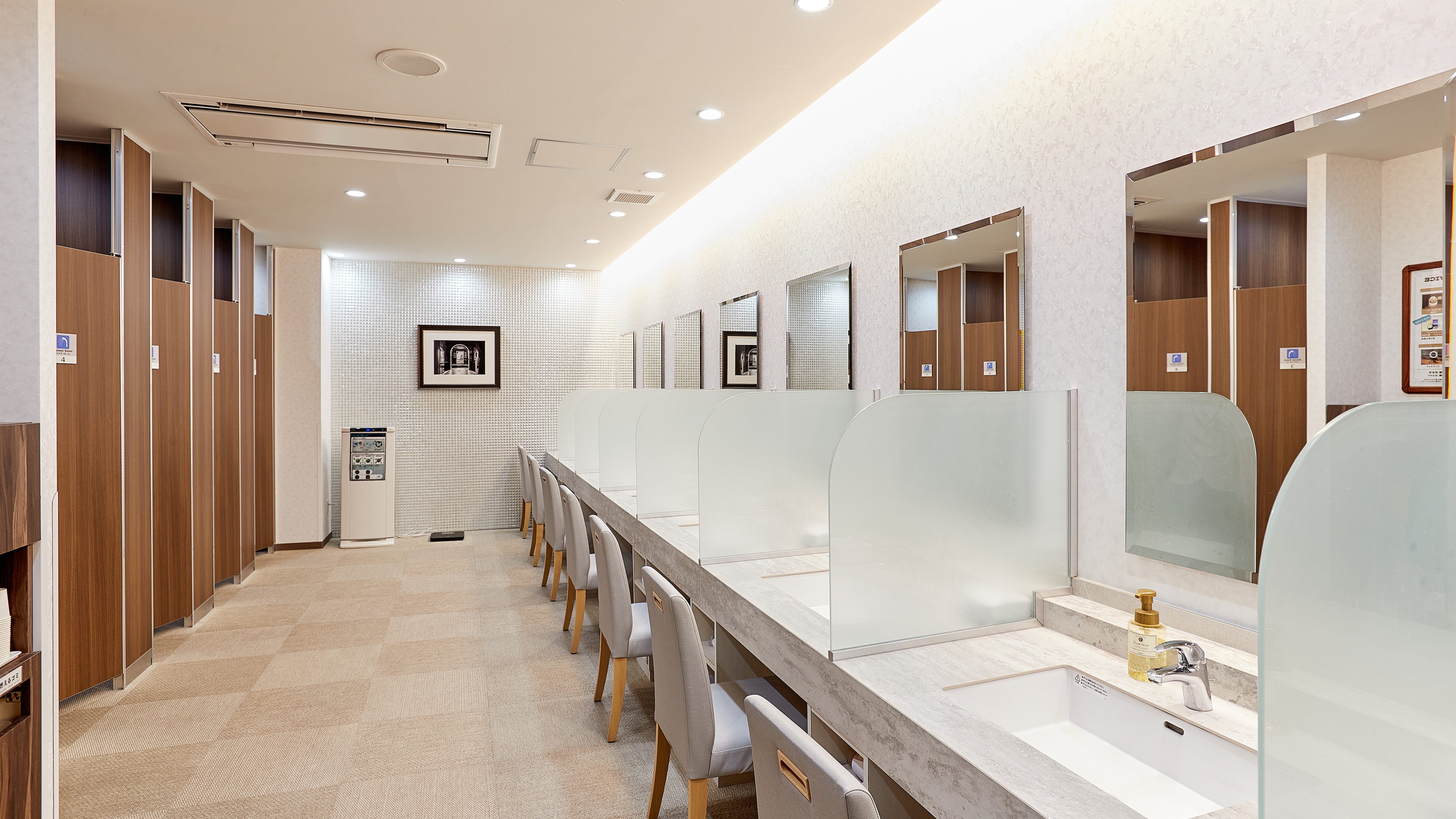 [Men's floor] Highly functional powder room