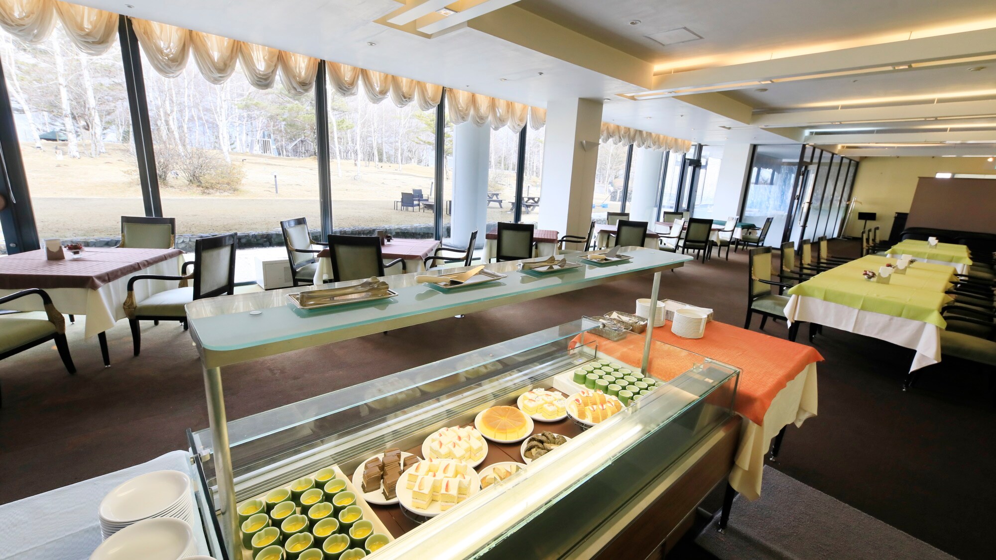 [Welcome sweets buffet]