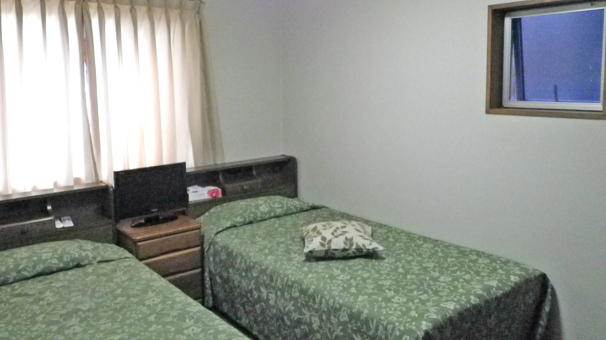 *Twin (with bath and toilet)/All rooms have internet access (wireless LAN available)★Empty refrigerator available★