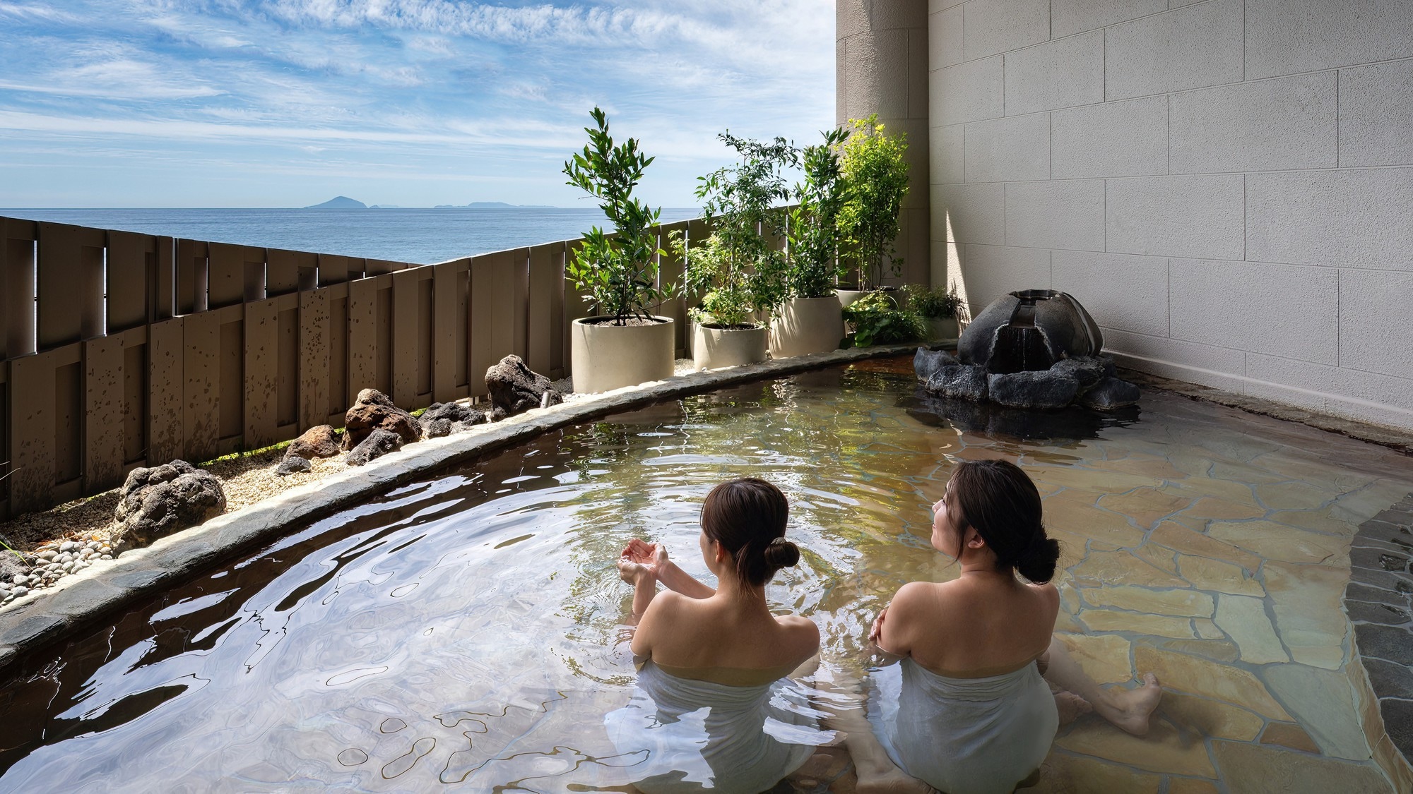 You can see the Izu Seven Islands from the open-air bath.