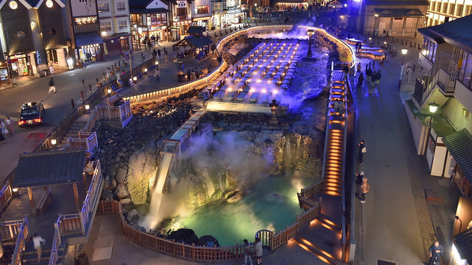 You can enjoy the illumination at night in the Yubatake of Kusatsu Onsen.