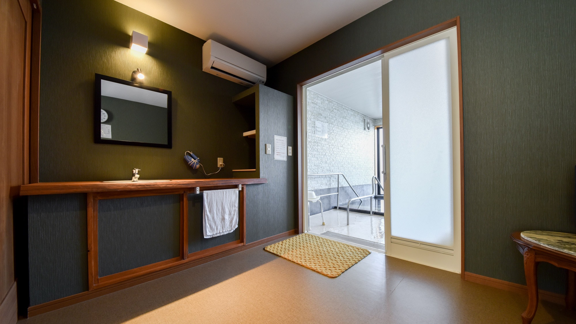 *Example of a lodge with semi-open-air bath (twin)