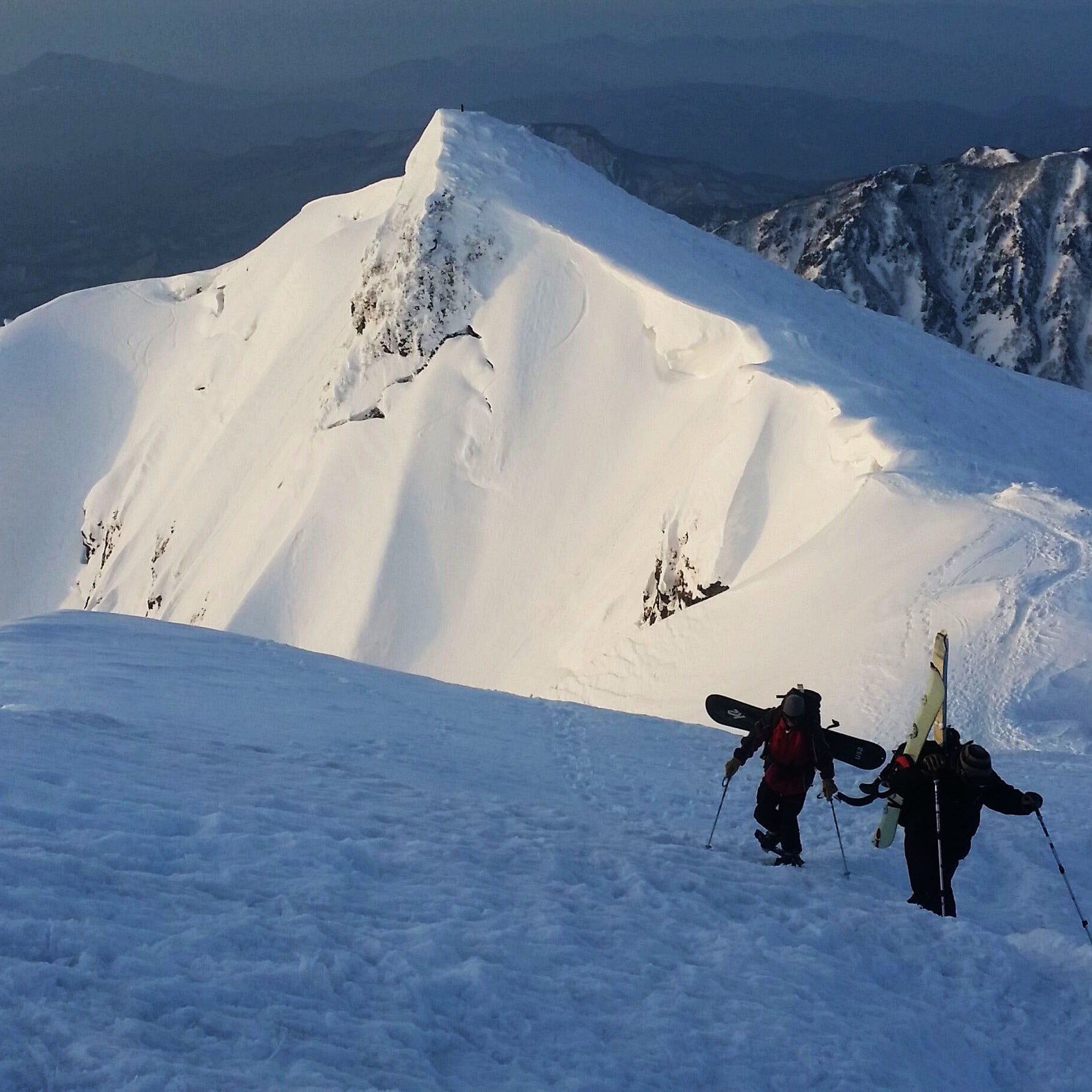 Backcountry skiing at Mt. Tanigawa [Guide required]