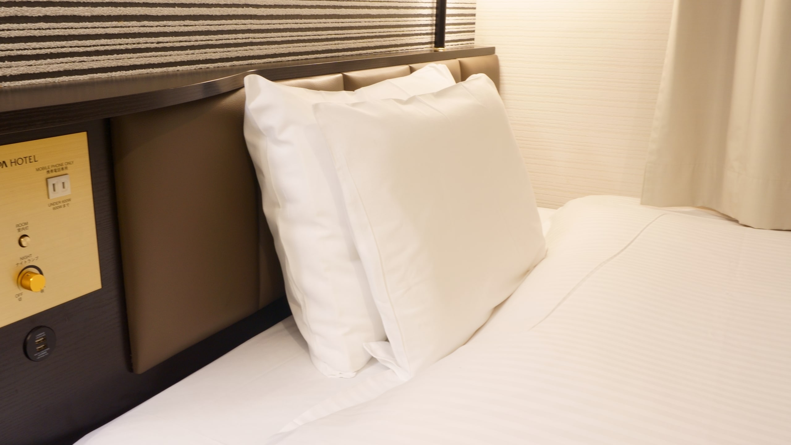 【베개】 재질과 두께가 다른 2 종류의 베개를 준비하고 있습니다. 좋아하는 분을 사용하십시오.