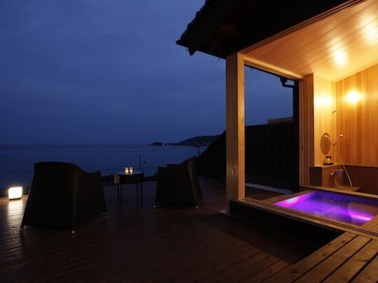 1st floor guest room <Yamasan> Open-air bath with natural hot spring water