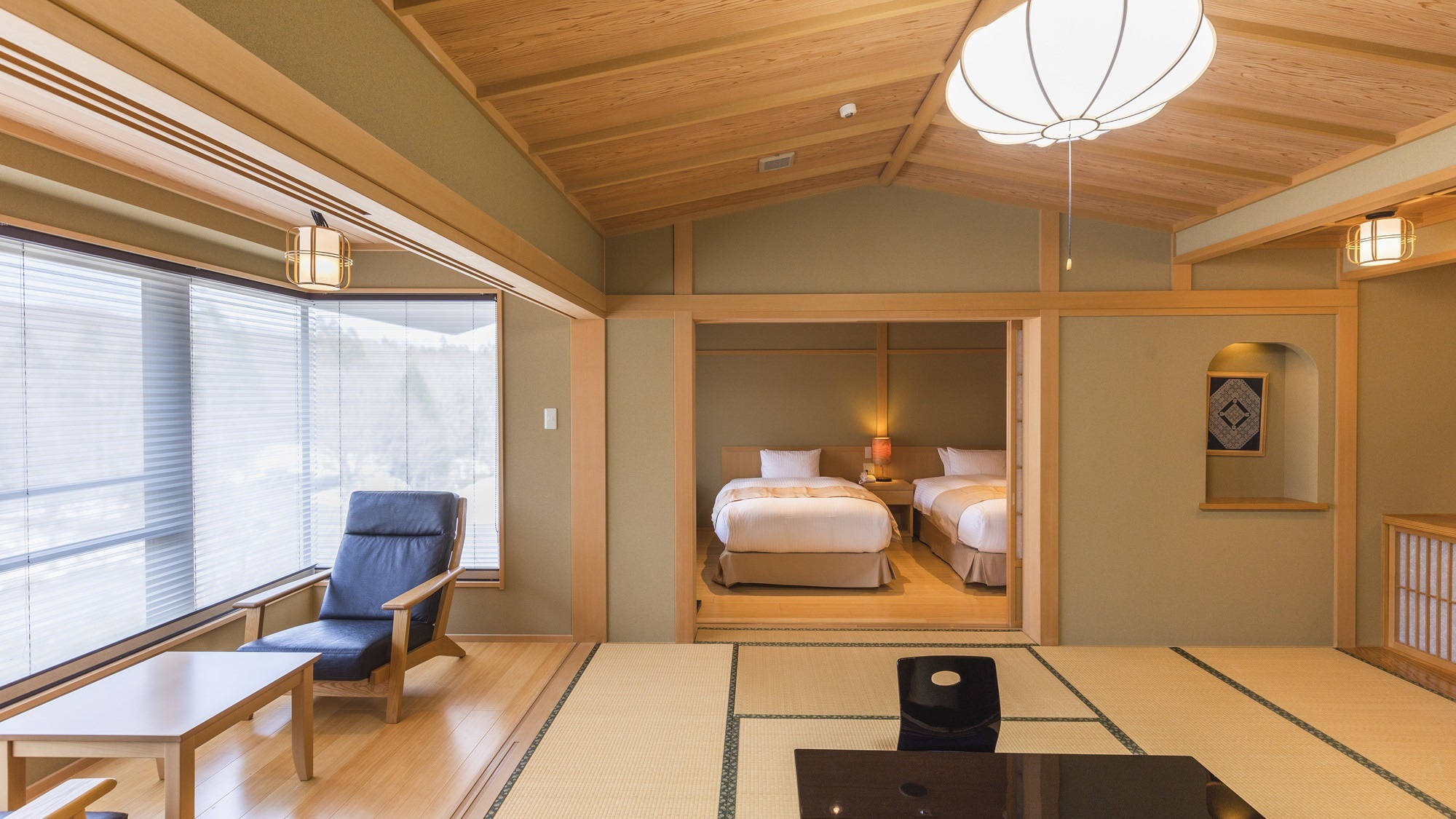 【特別房間“Shakunage”】開闊的視野和純樸的日式氛圍，讓周圍的景色更加突出。