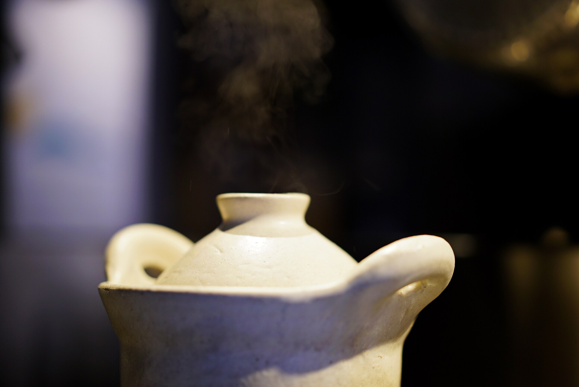 Earthenware pot