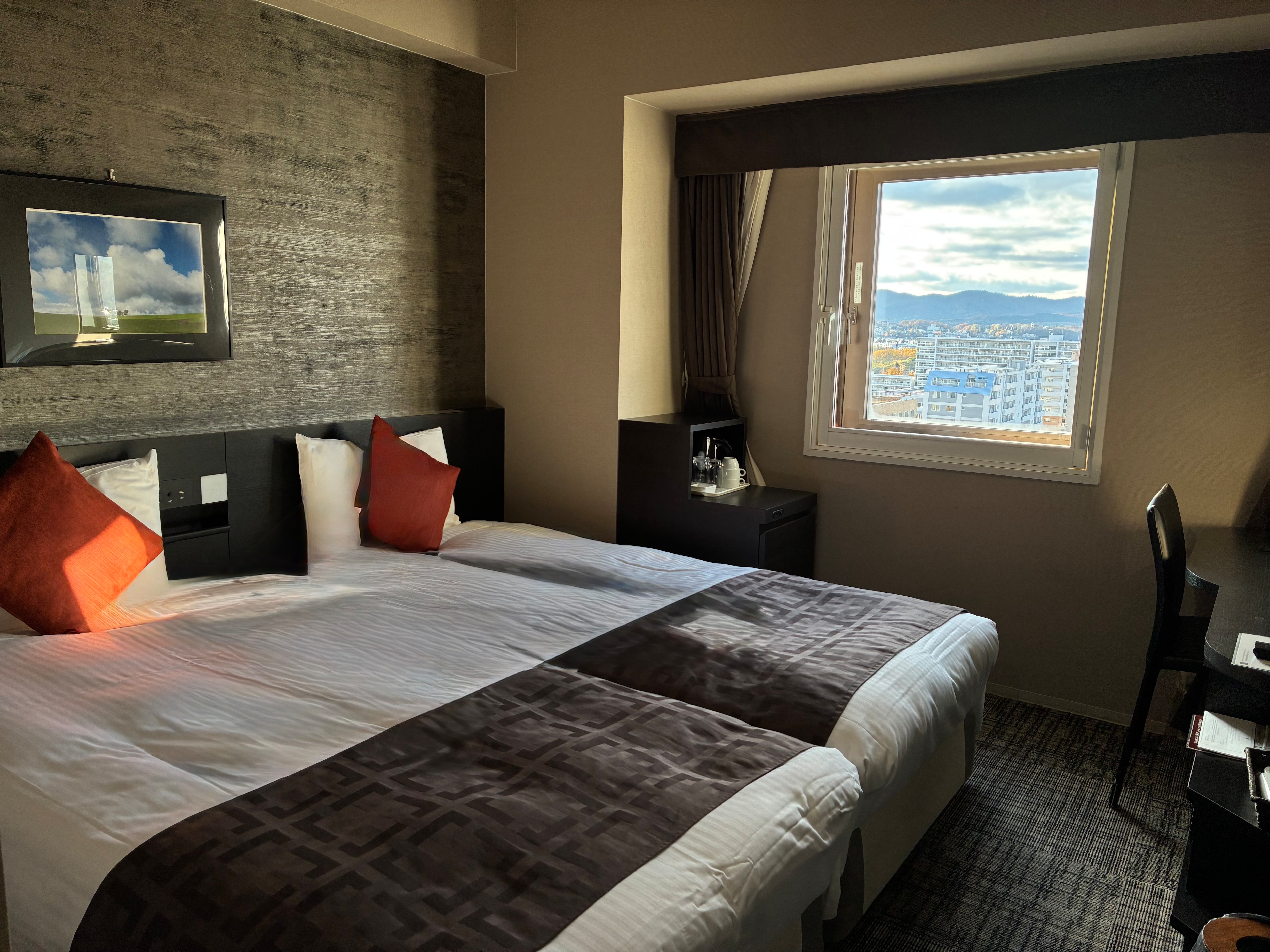 High-floor Hollywood twin room