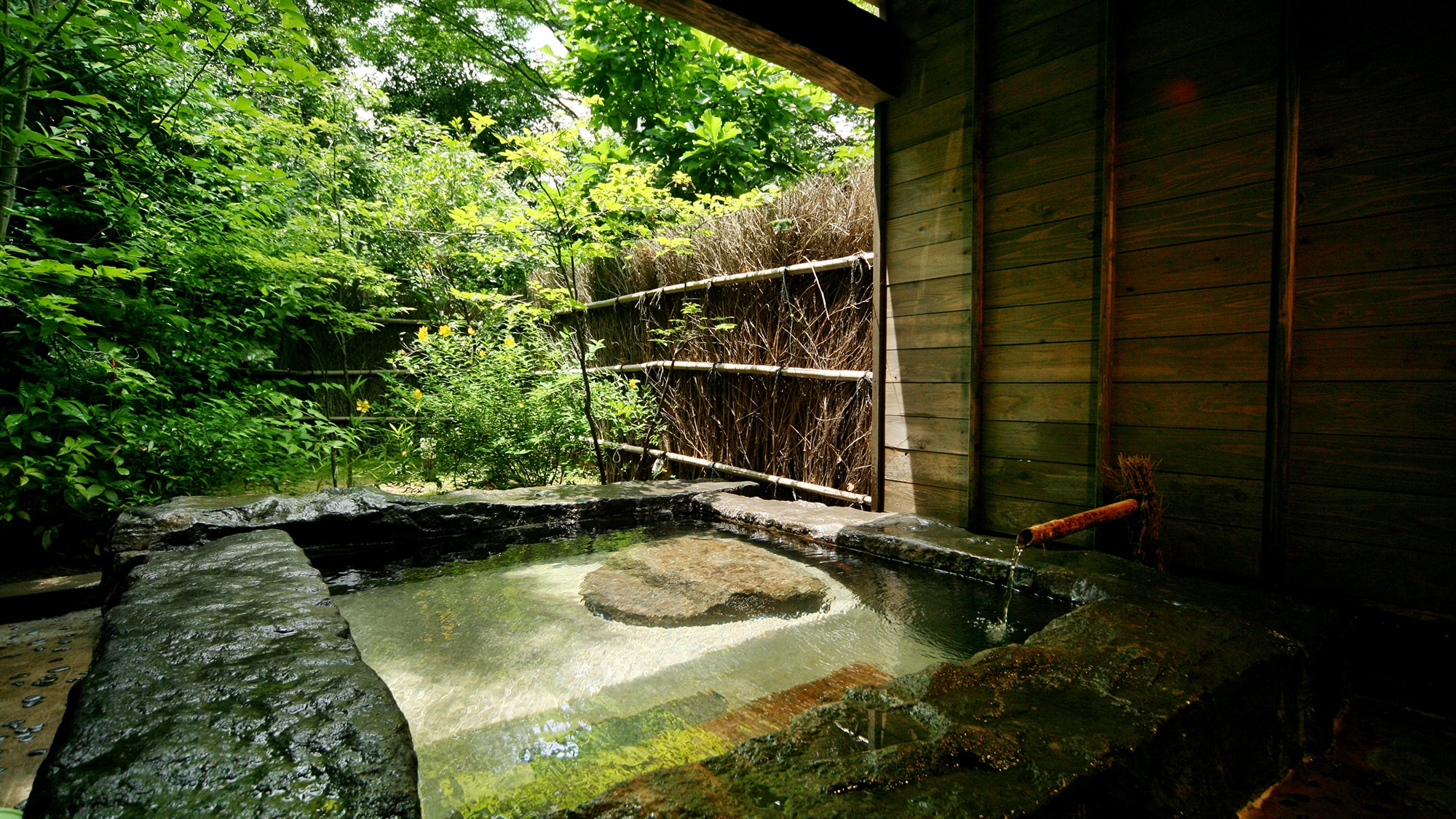◆ Chartered open-air bath ◇ Natsuhaze ◆ Enjoy the "thick and beautiful skin hot spring" peculiar to Miyanojo Onsen to your heart's content