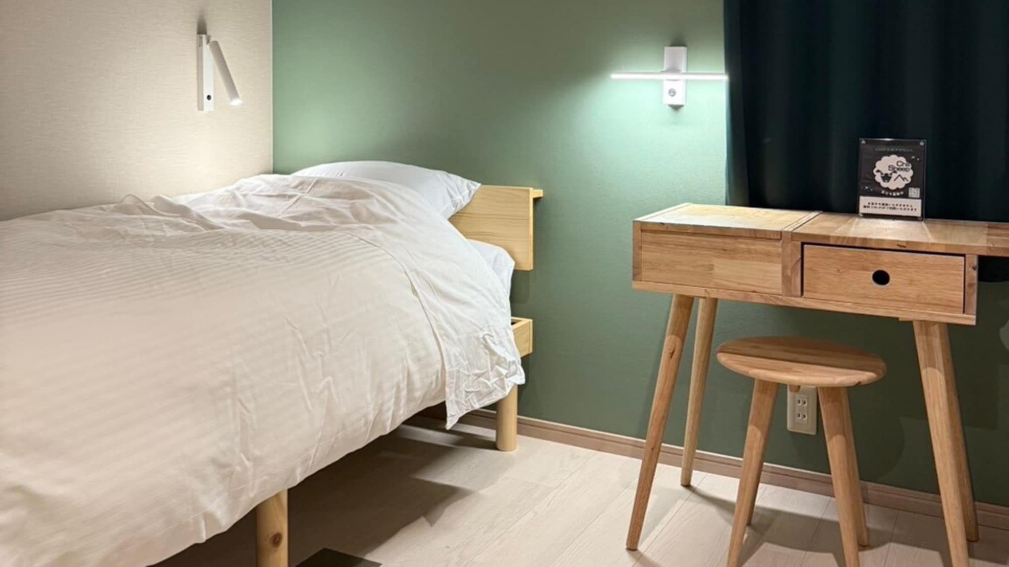 ・[4 bedrooms] Equipped with reading lights to help you relax