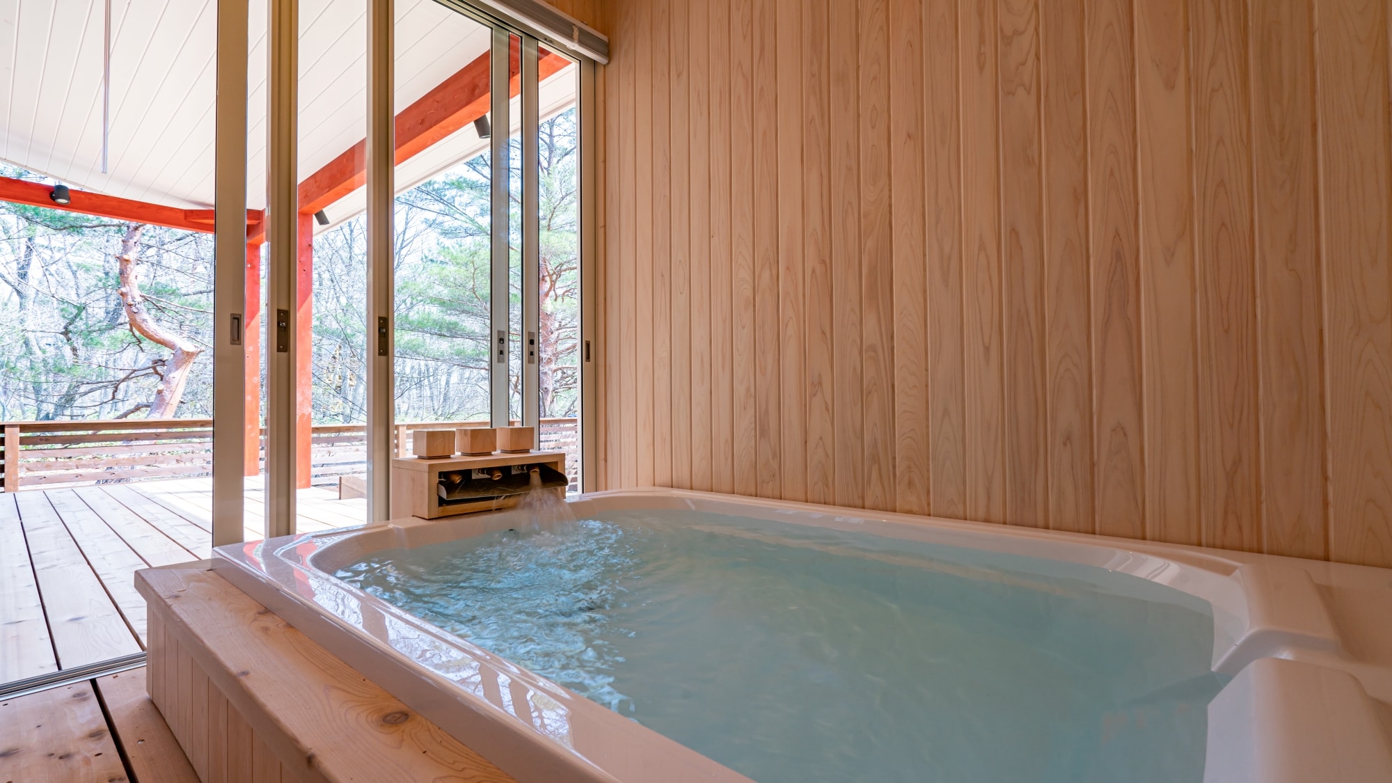 [Turi] Semi-open-air bath