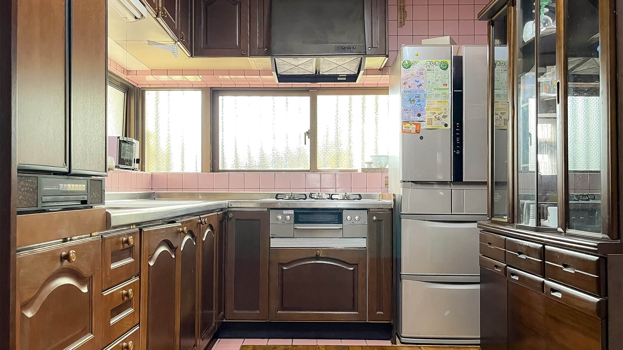 ・ "Fugu Mutakan" Kitchen: The kitchen is fully equipped with a refrigerator and cooking utensils.