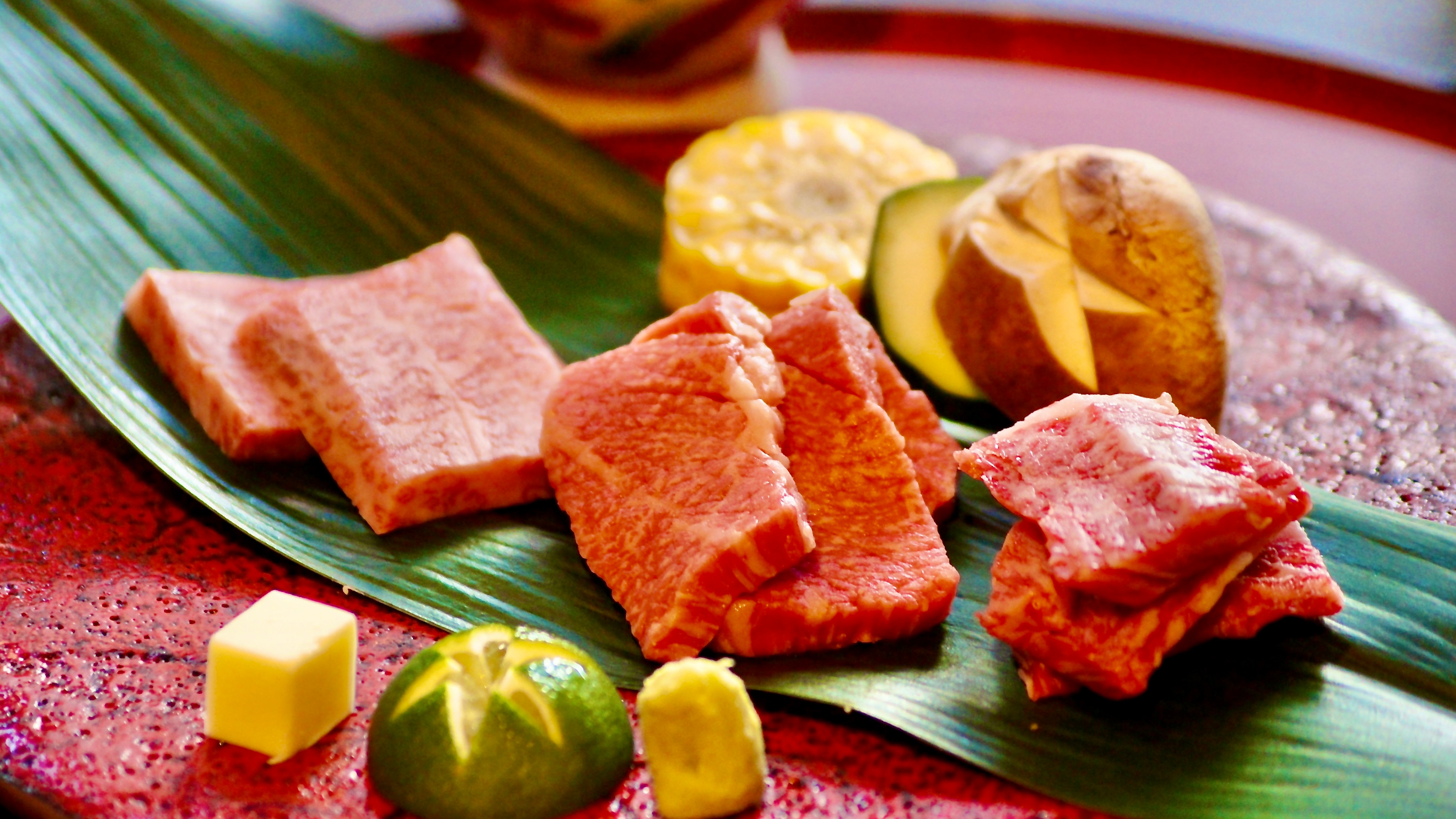 ●Iga beef loin and two types of rare cuts selected by the chef: "Ten" and "Ku"
