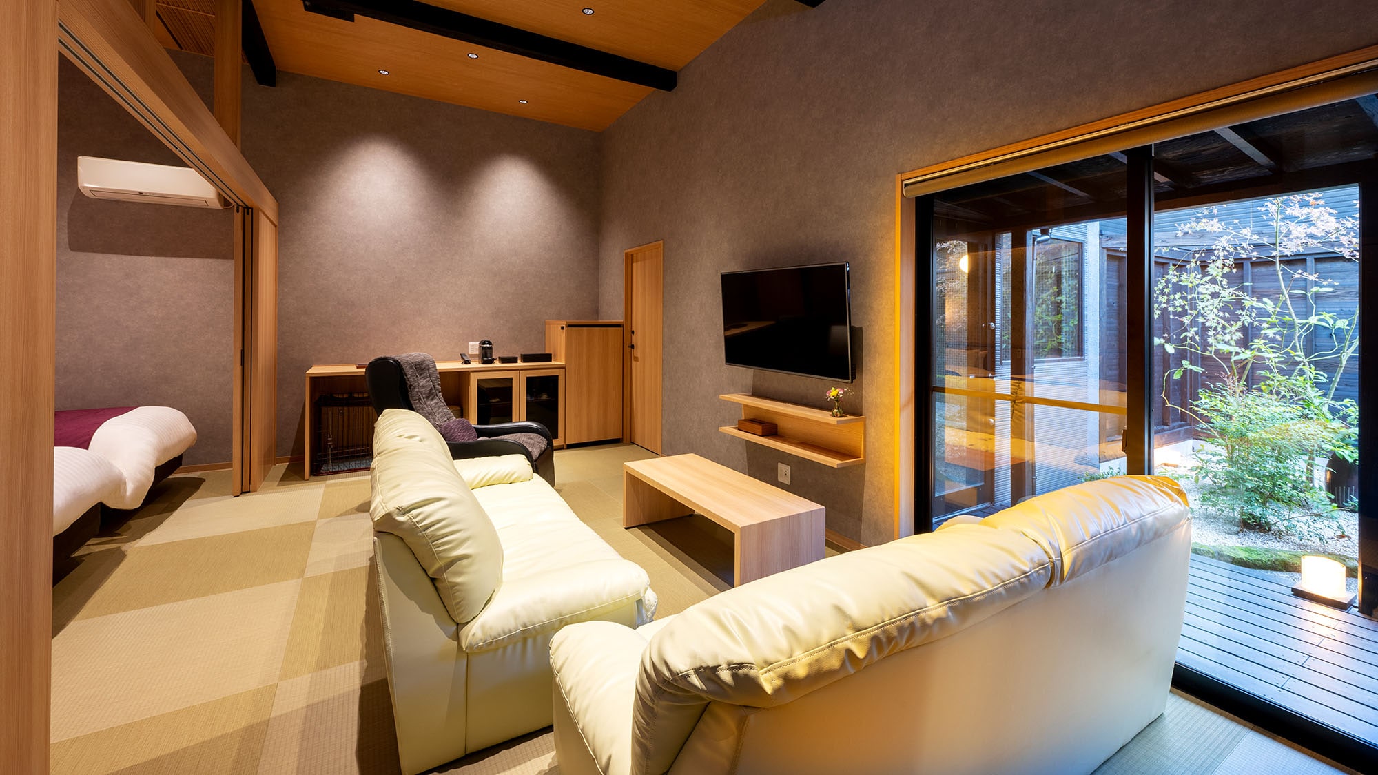 An example of a modern Japanese suite