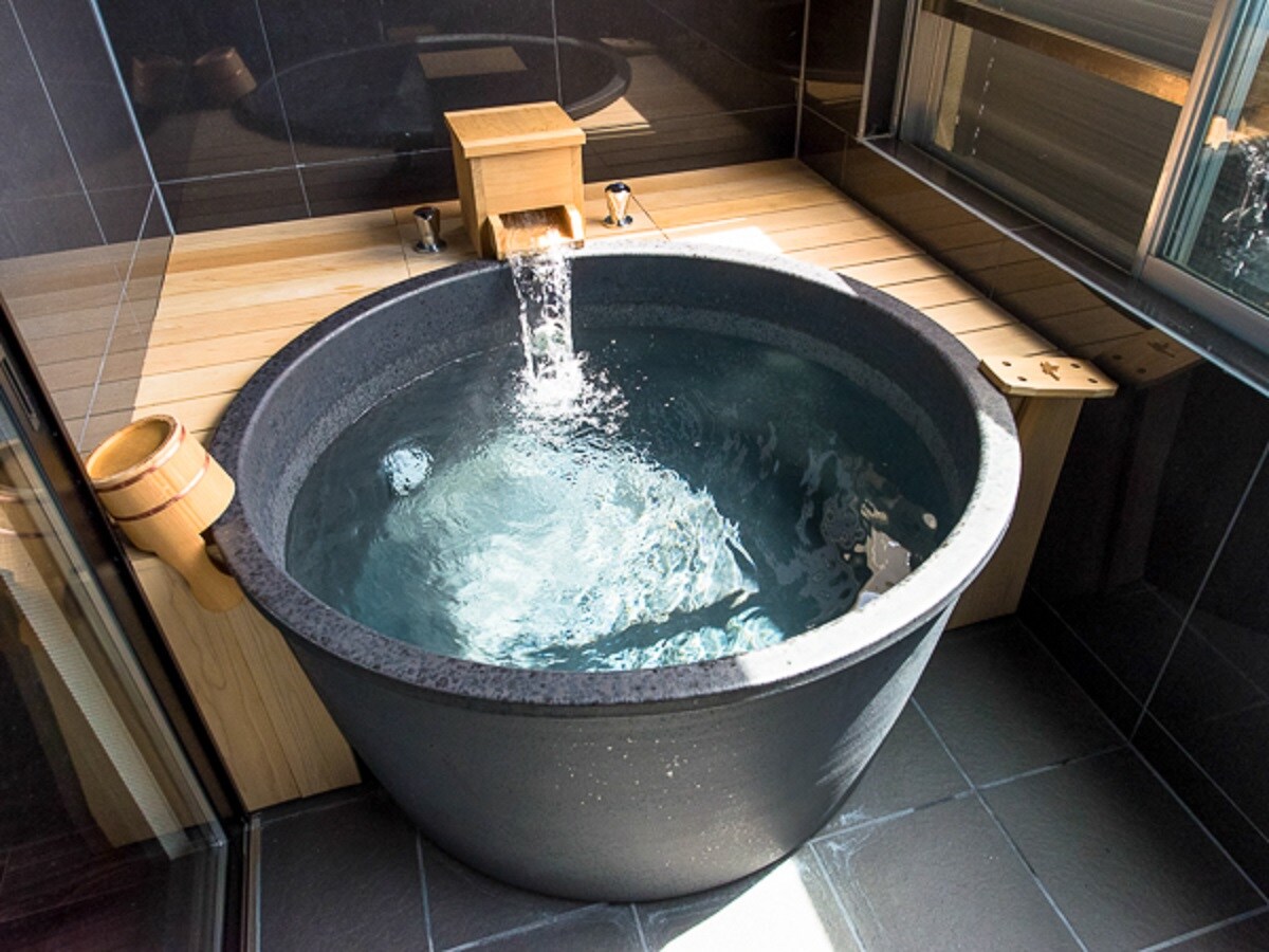 [Premium Suite] 90 square meters + private terrace 10 square meters, Shigaraki ware open-air bath