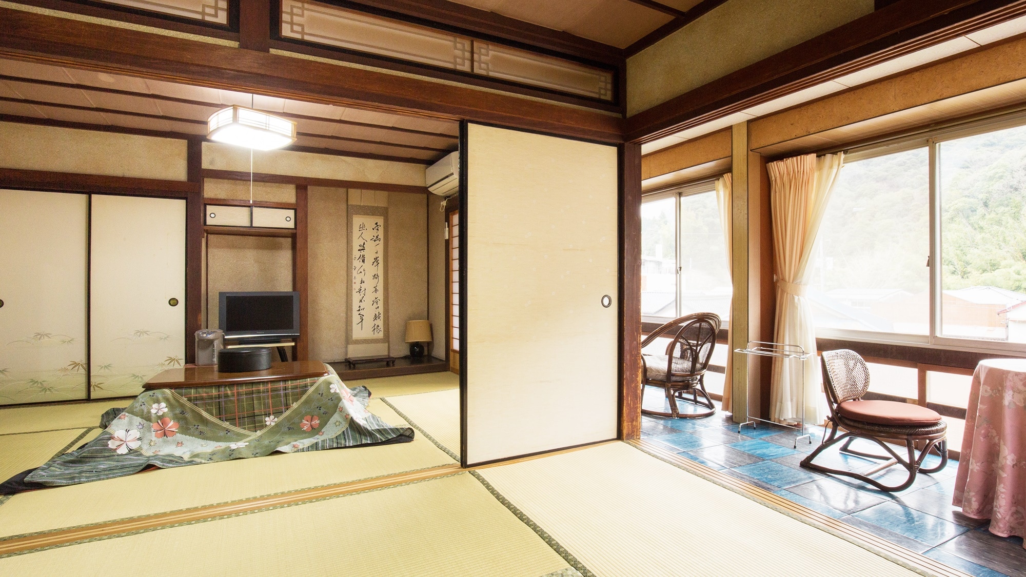 * [Japanese-style room with 12 tatami mats] A spacious room. Recommended for family and group trips!
