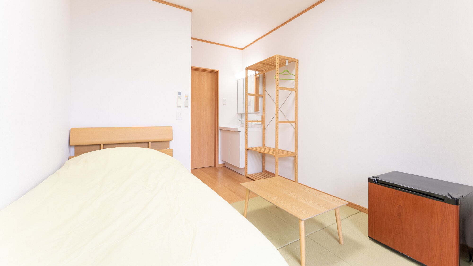 [Non-smoking] Single room (with toilet and shared bathroom)