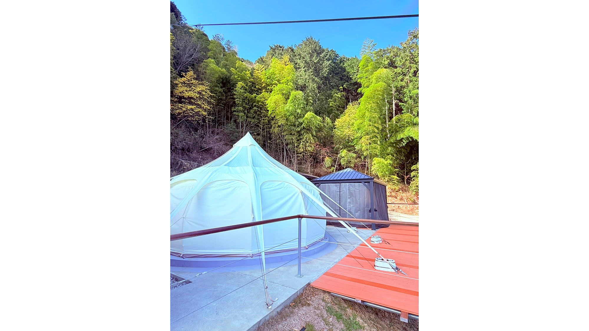 ・[Bell Tent A] Private deck next to the tent. Enjoy BBQ while feeling close to nature.